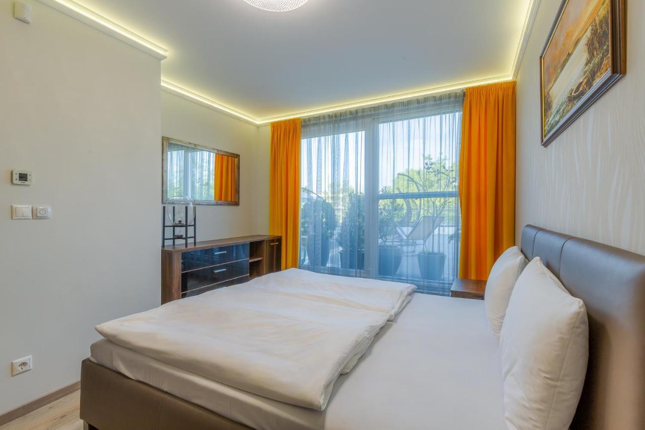 Admiral Luxury IV Apartman By Bltn Lejlighed Siófok Eksteriør billede
